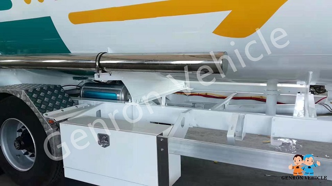 5 отсеков стальной топлива топливозаправщика том трейлера 45000L Semi