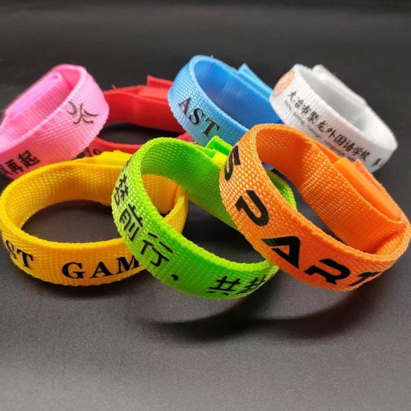 Customized Color Multi Color Illuminated Led Bracelet Flash Gifts with Custom Graphic