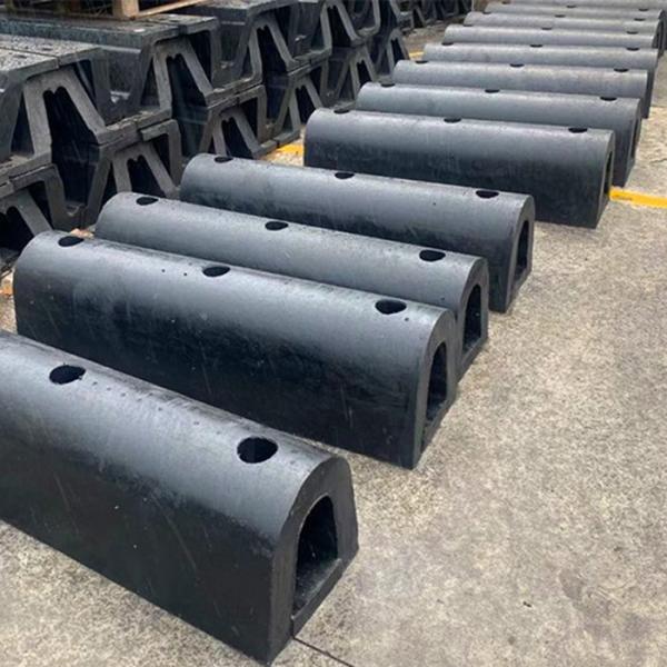 A doca resistente D de borracha dá forma ao beliche do para-choque que amarra a certificação da AIPCN