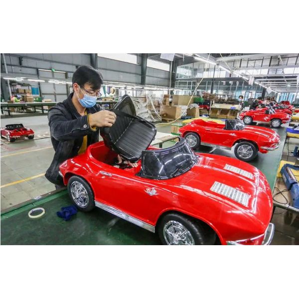 Электрическая езда на автомобилях с родительским контролем и разноцветными настройками