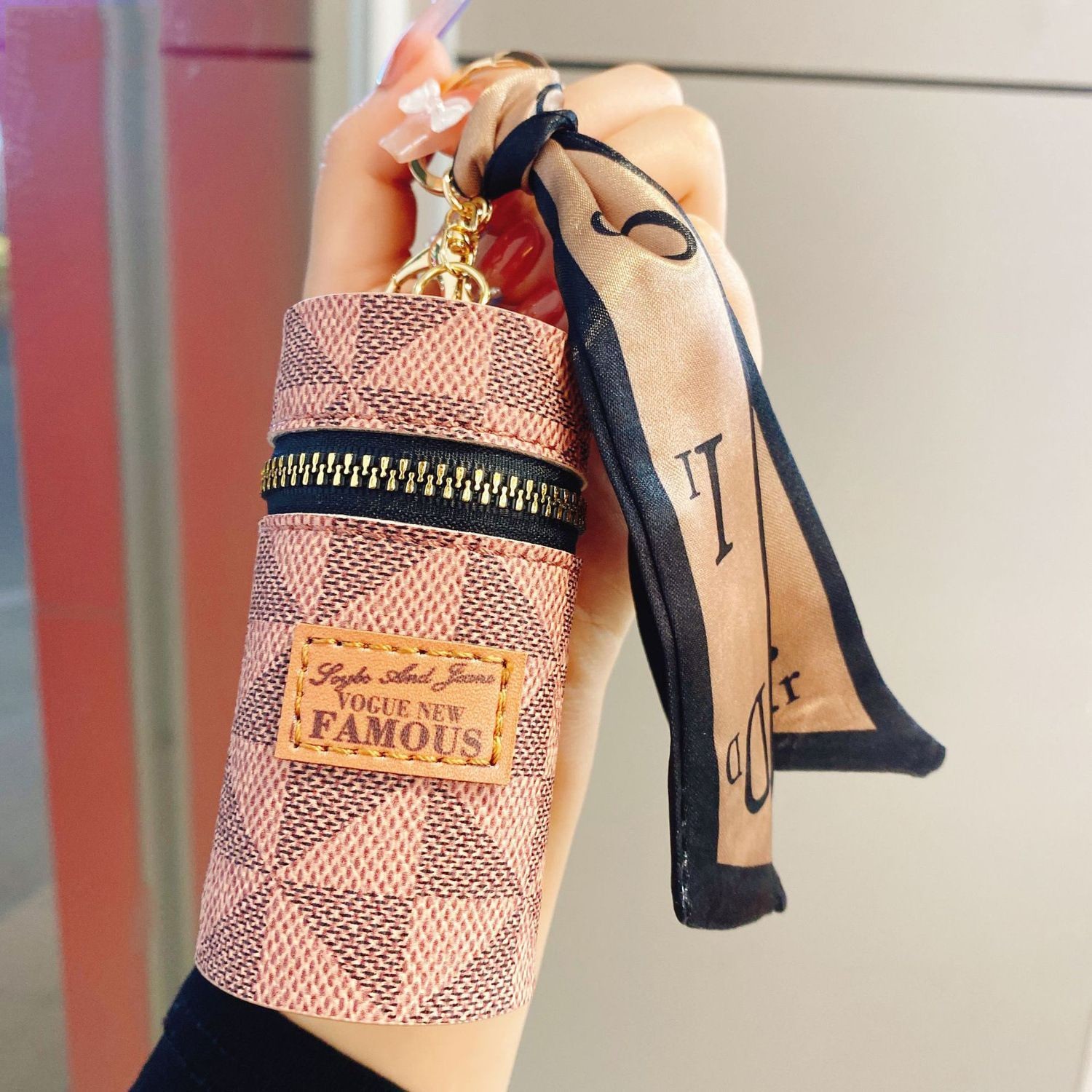 2024 Новый геометрический контраст цвет компактный сумка монета сумка подвеска наушники сумка рот красный конверт мини-ключевая сумка