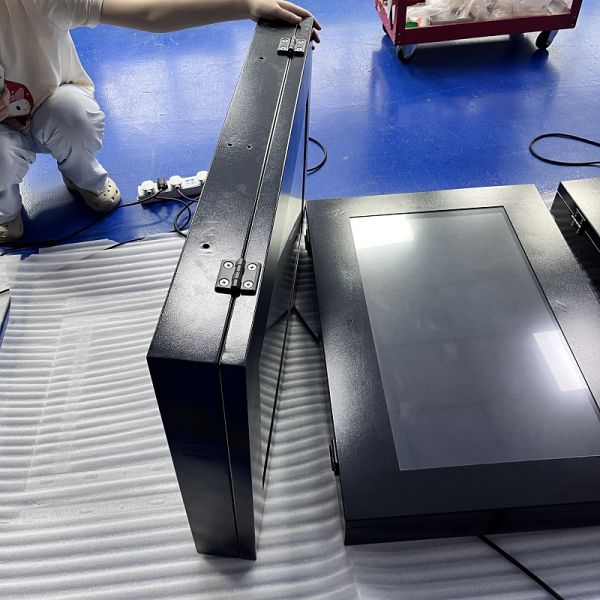 32 Inch 1920x1080 HD Outdoor LCD Display with 50000~100000hours Lifespan for Digital Signage