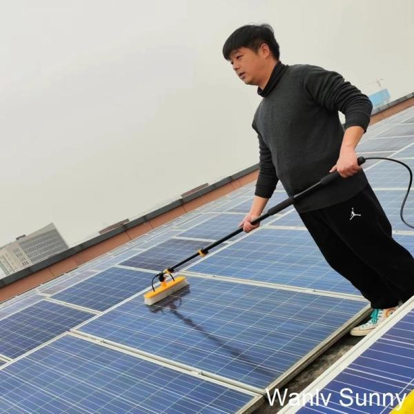 9.0 M Water Fed Handle Cleaning Brush Pump Connectable Version for Photovoltaic Farms