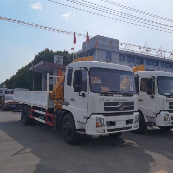 4*2 Dongfeng 8 Ton Truck Crane Knuckle Crane Truck For Construction Work