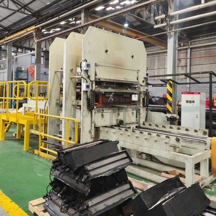 Automatic Rubber Vulcanizing Press Machine For Production Rubber Backed Ceramic Liner