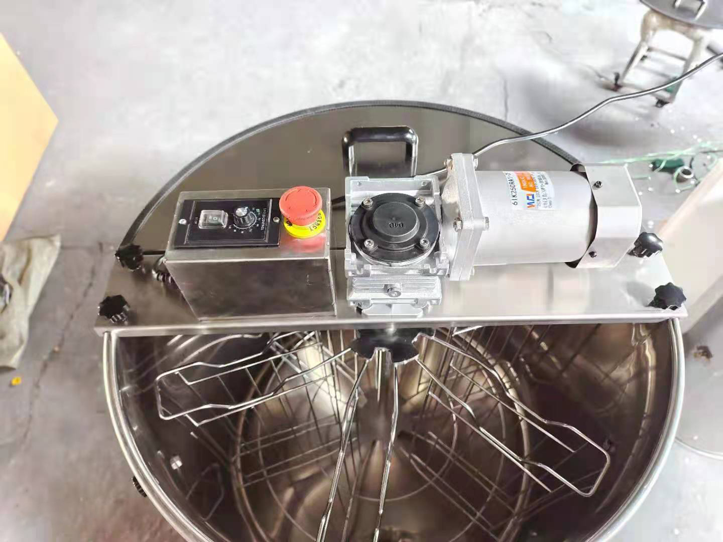 Батарея 12V Мульти-привода экстрактора меда нержавеющей стали 6 кадров ручная