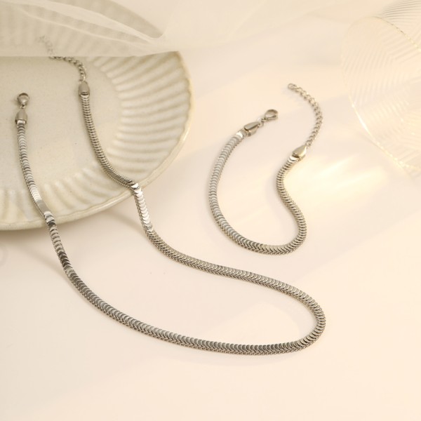 2024 Hot Selling Titanium Steel Necklace Bracelet Hiphop Punk Style Highend Clavicle Chain Design for Men and Women Necklace