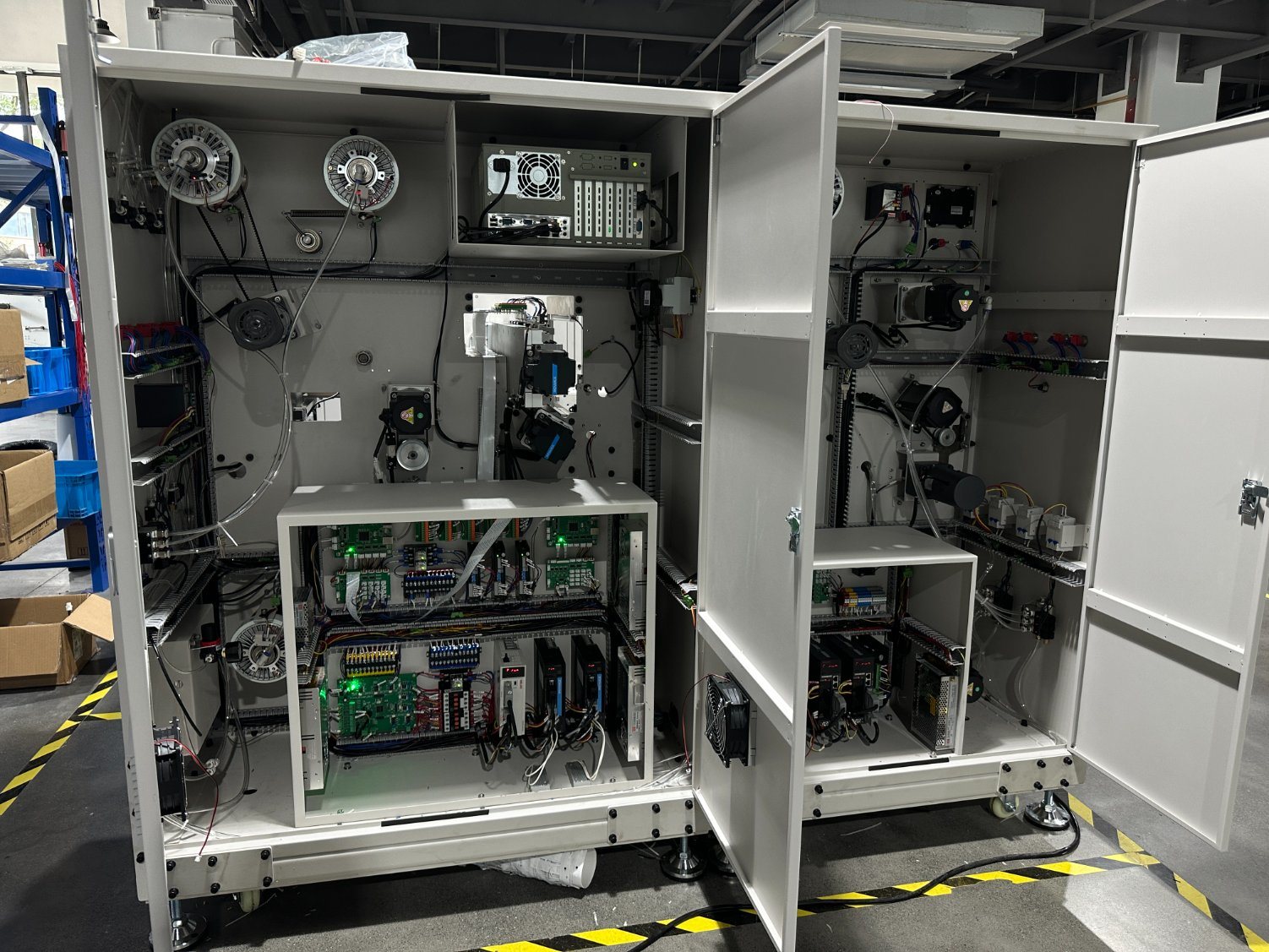 4PCS Digital Label Die Cutting and Slitting Machine (машина для резки и разрезания цифровых этикеток)