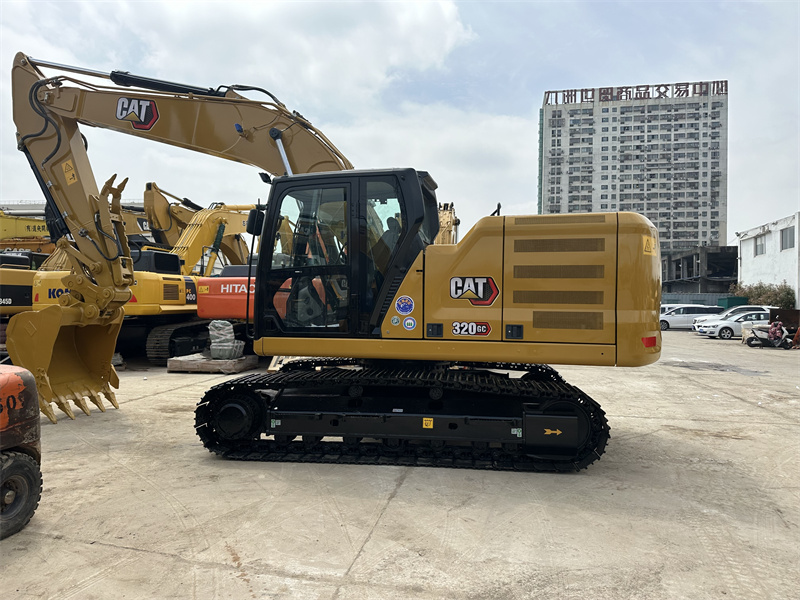 Использованный экскаватор CAT 320GC 2020 года с быстрыми соединениями и зажимами для пальцев