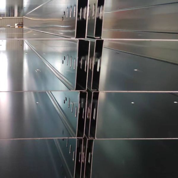 Cable de interior al aire libre 150 mm 50 mm Cable industrial de la bandeja de resistencia a la corrosión