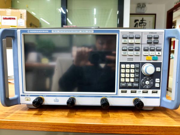 High Dynamic Range Vector Network Analyzer Rohde & Schwarz ZNB20 VNA 20 GHz