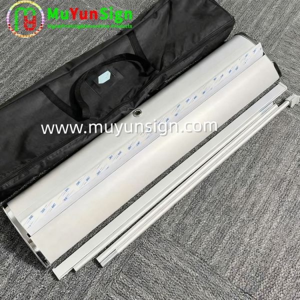 Aluminum Roll Up Advertising Display Stand Retractable For Conferences