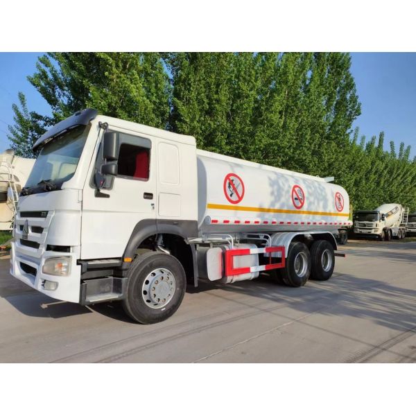Manual Transmission HOWO 6X4 20 28cbm 20000 Liters 6000 Gallon 371HP Oil Fuel Tanker Truck