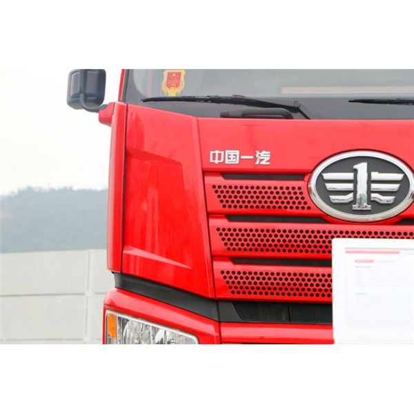 Large Capacity 8x4 FAW Diesel Fuel Storage Tank Truck Euro III Red Color