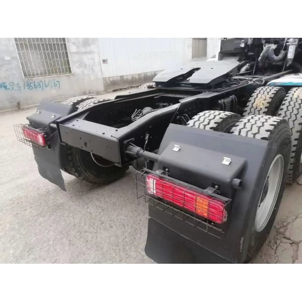 Ручной 6X4 Sinotruck HOWO Ручные грузовики Голова использованный тракторный грузовик с конструкцией радиальной шины