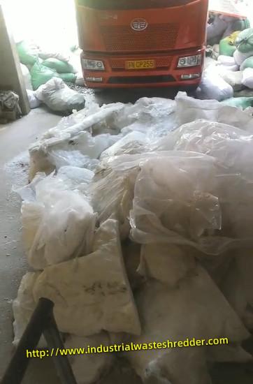 高圧プラスチックフィルムブリケットのための重用単軸粉砕機,高圧ブリケット粉砕機 45-55kw,容量400-700kg/h,バレフィルム粉砕機