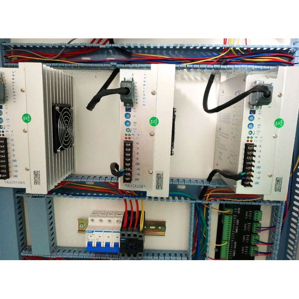 Máquina de torsión de madera CNC multifunción Torsión de madera para bate de béisbol