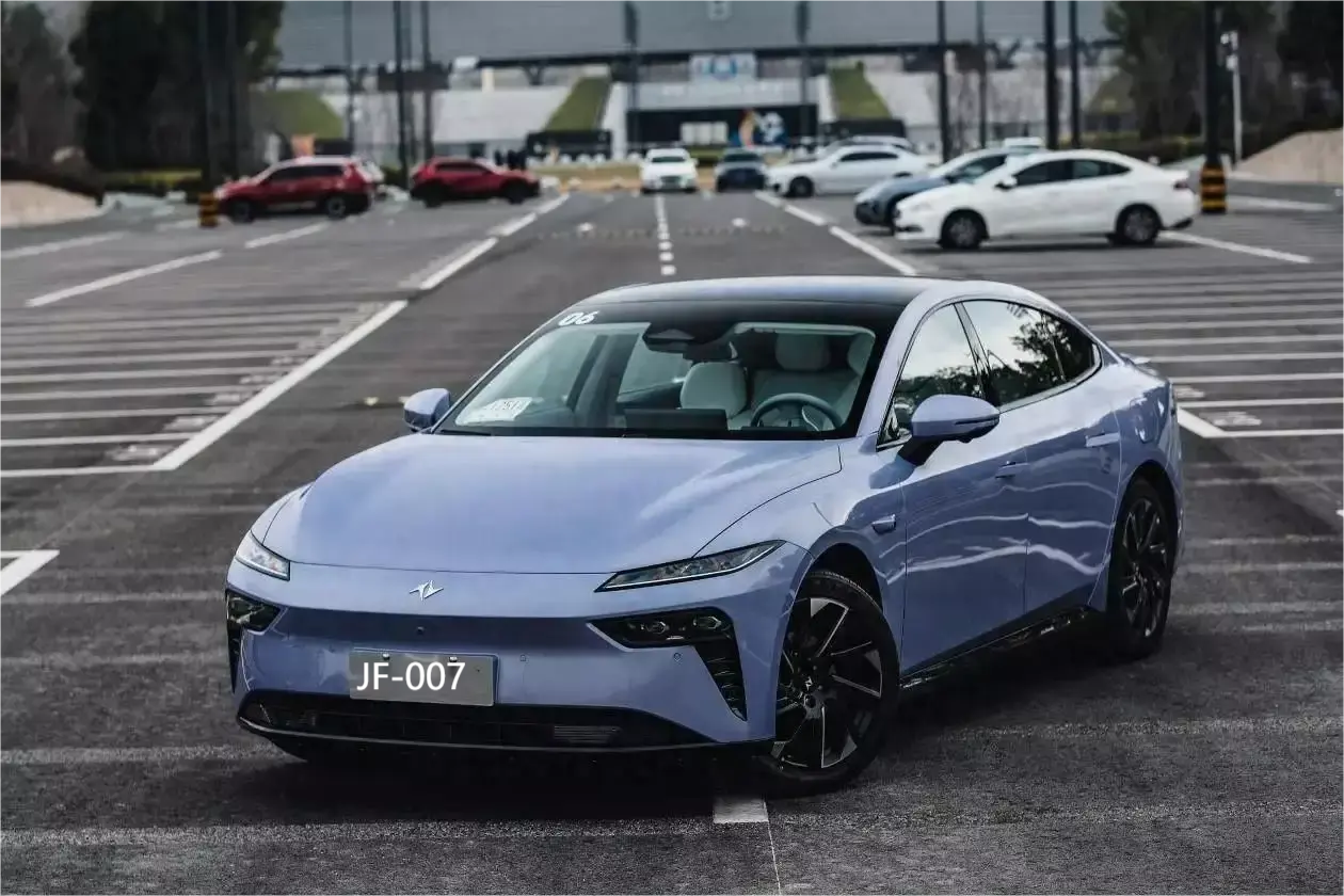 007 DongFeng Pure Electric Racing Car Wheelbase 2915MM  range 530KM