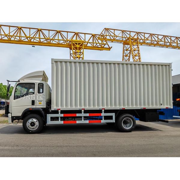 Brand New Howo 4X2 8ton Light Van Container Cargo Truck