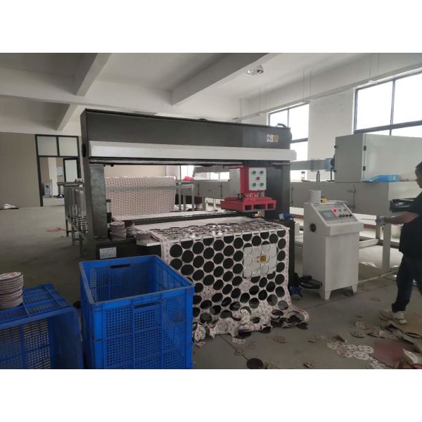 Sandpaper Hydraulic Press Die Cutting Machine For Felt Disc