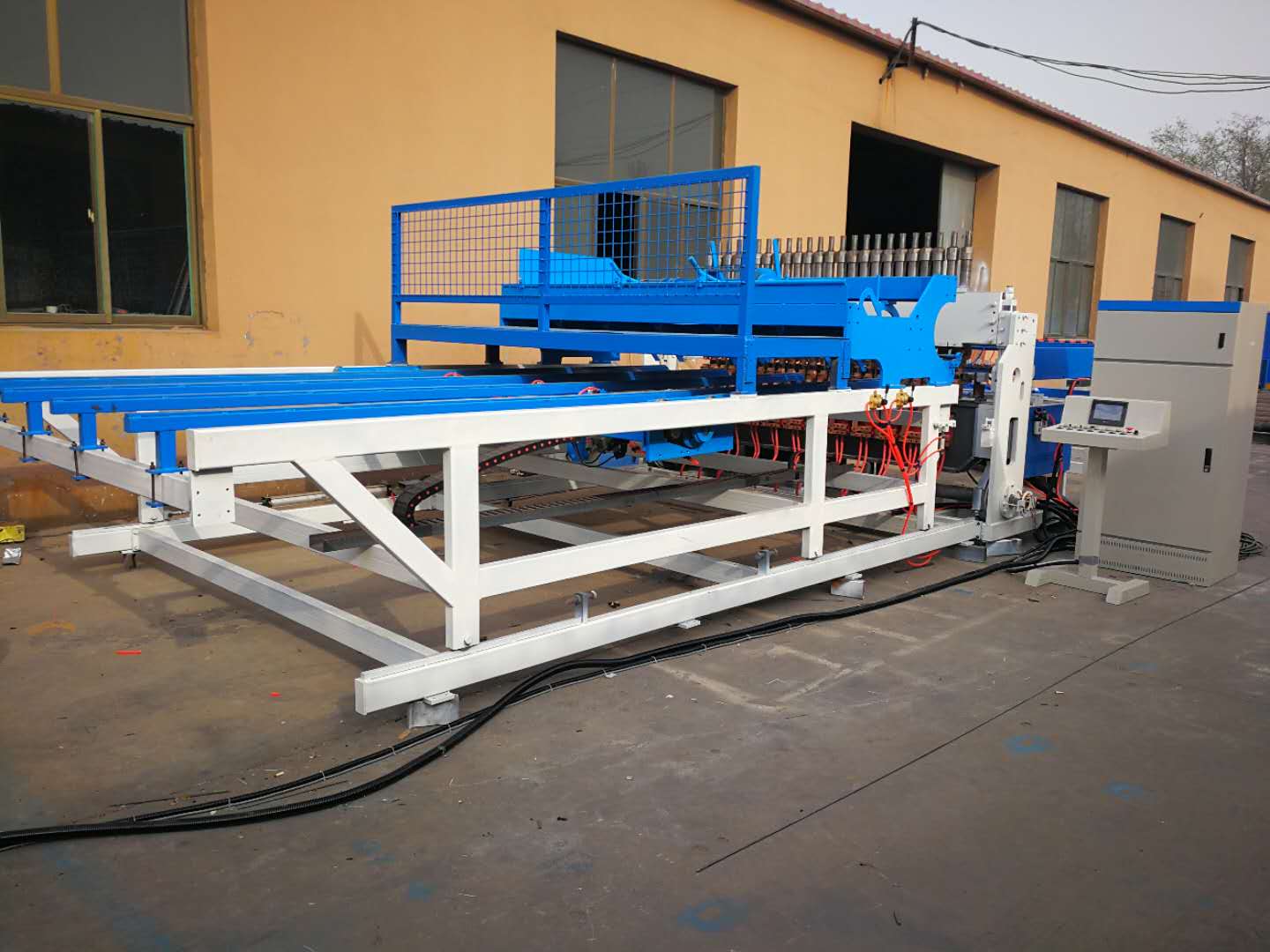 Машина сетки CNC 415V экрана касания 12m усиленная