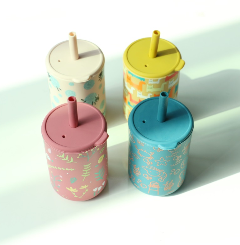 Taza de bebés de silicona resistente a la temperatura Logotipo de impresión personalizable Niños Taza de bebidas de silicona