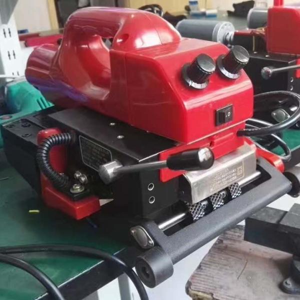 Soldador de membrana de HDPE vermelho-negro de 0,85kW e versátil para soldagem de geomembranas de plástico