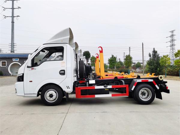 DONGFENG 4x2 Truck Mounted Garbage Compactor Wth 3 Tons Garbage Boxes