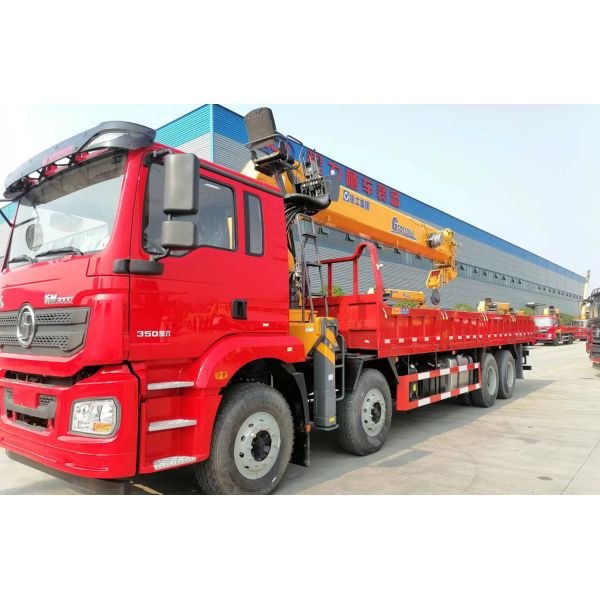 20 Ton Truck Mounted Crane Shacman 8×4 Flat Bed Box 5 Section Arm 23.7 Meters Long