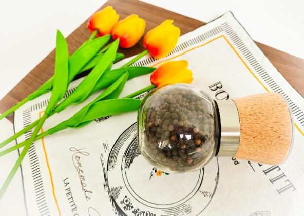 Reusable Salt And Pepper Wood Lid Grinder Sleek And Modern Clear Pepper Grinder