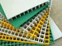 Grelhas de alumínio anodizado com barra transversal de 6 mm para resistência ao deslizamento e proteção contra corrosão