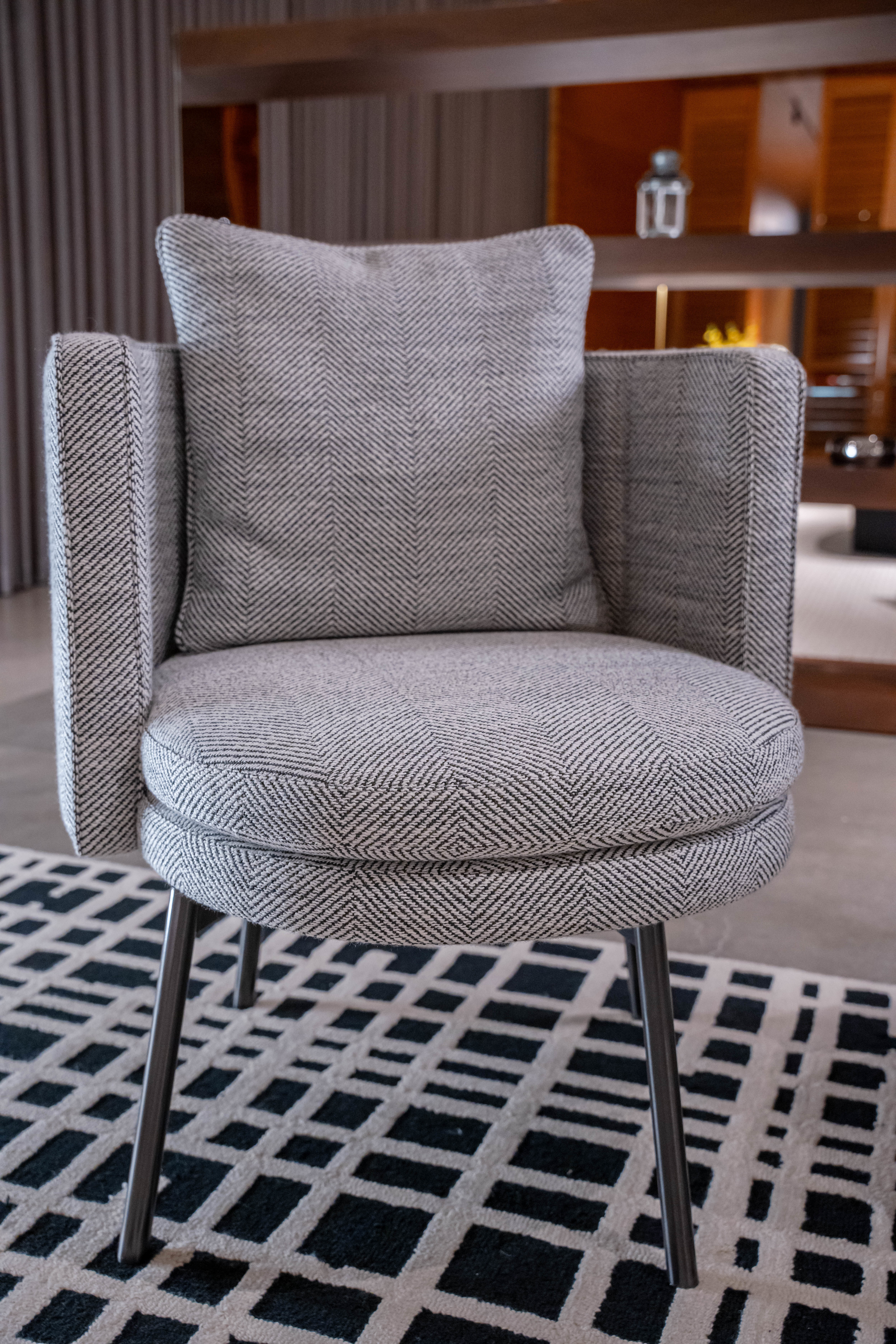 Home‑use Herringbone Fabric Swivel Accent Chair, Living Room Rotatable Single Armchair with Cushion