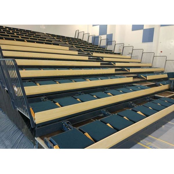 Amphithéâtre escamotable de bon fonctionnement posant les sièges mous de stade