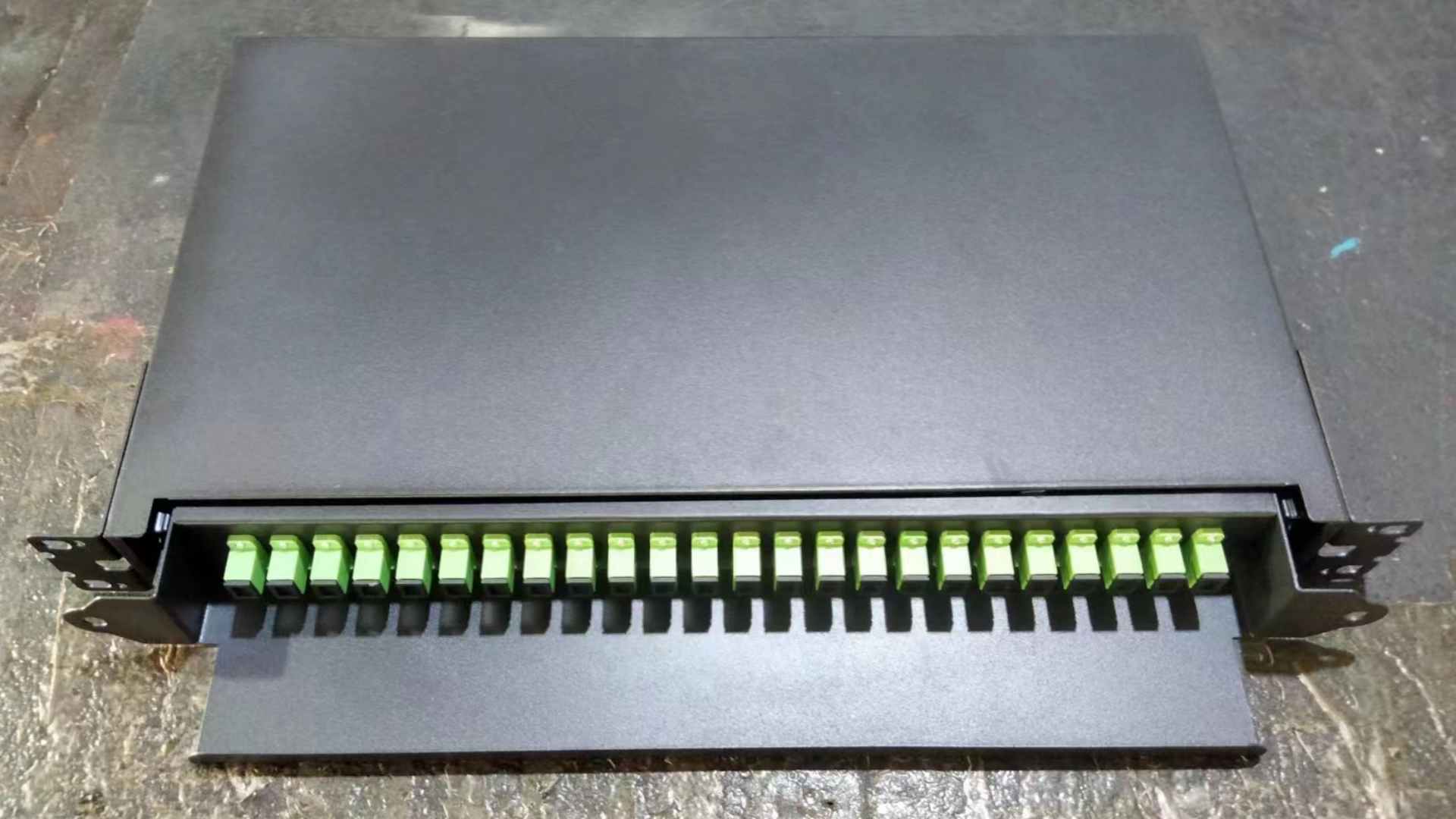 Rack Mount 19 Inch Fiber Optic Patch Panel For Single Mode Or Multimode Cable Type