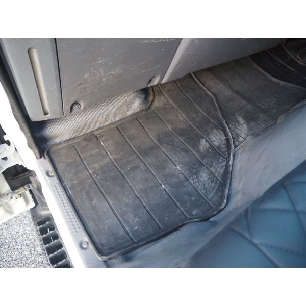Isuzu Elf Truck 2 Ton Wide Long Low Floor MT Load Size 430/207/38 ETC Aluminum Block Hill Start Assist Leveler Rearview Camera1Spare Tire 2Ton Base 2Ton Car Mission Manual MT Mounting Flat Car 6 Speed