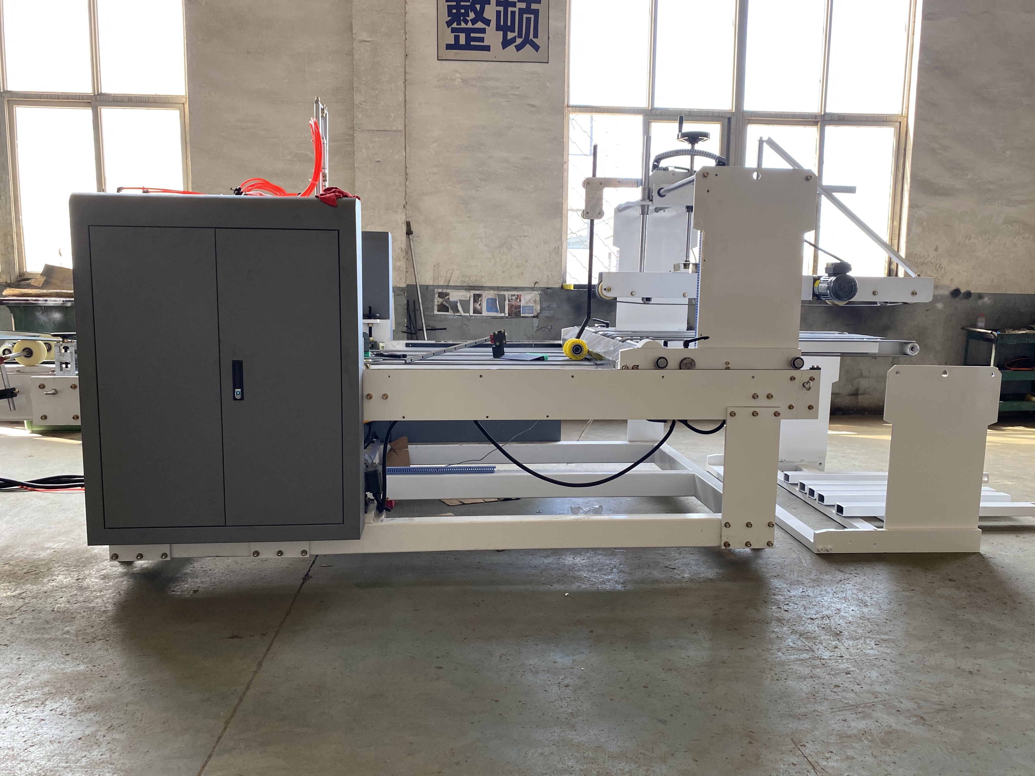 Corrugator машины коробки коробки картона каннелюры шить регулируемый