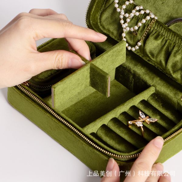 Green Velvet Jewelry Box Custom Gift Box Durable With Metal Lock