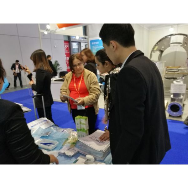 Cubra con cinc el óxido que el color de piel de la cinta adhesiva enyesa el 1.25cm*13.7m médico perforado de seda