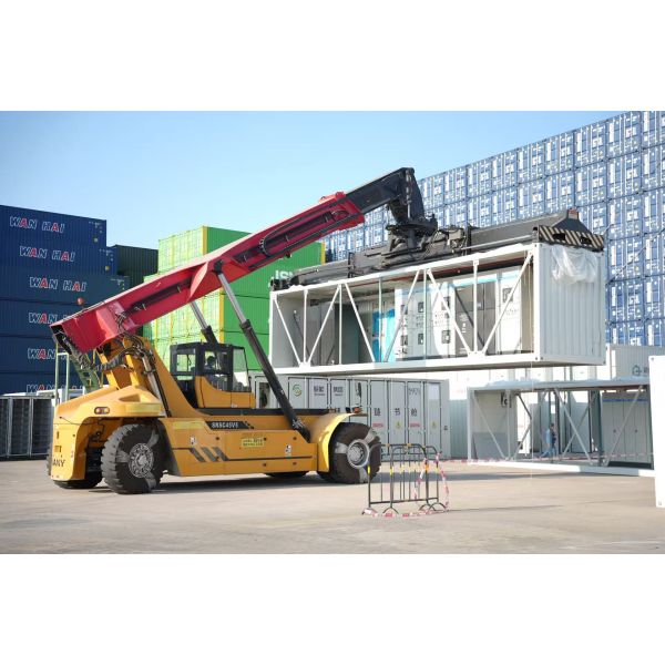 Schneider APC EcoStruxure AI Modular Data Center 38kW 5 Rack 400V Prefabricated Containerized IT Solution