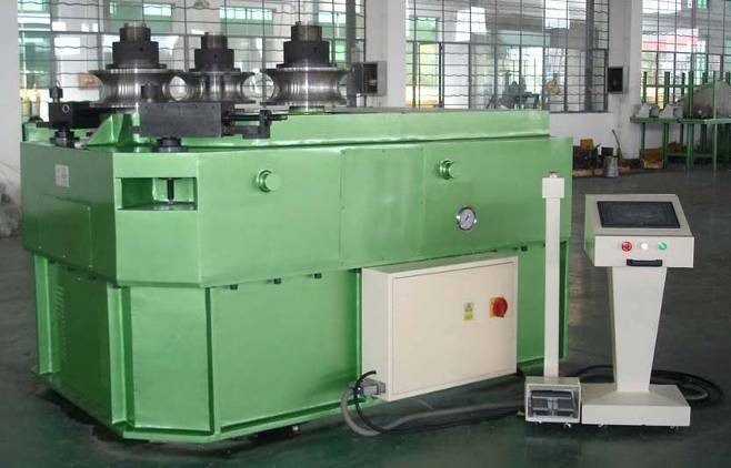 Гибочное устройство листа Rolls машины завальцовки 3 CNC трубы профиля раздела горизонтальное гидравлическое