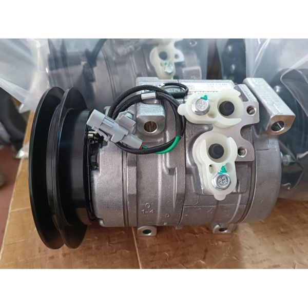 Auto AC Conditioning Compressor For  Isuzu mixer truck B220203000007 10S15C DC24V