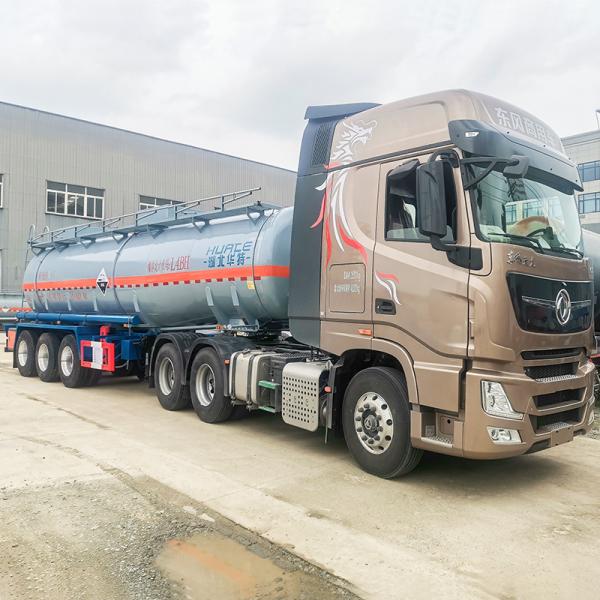 3 axles Large Tank Semi Trailer For Dangerous Chemical Liquid Transport 32T Max Payload
