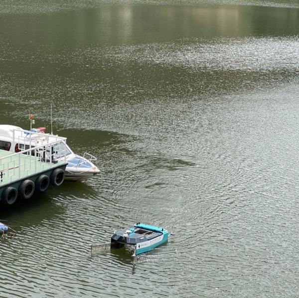 High Precision Positioning Unmanned Surface Vehicle Autonomous Obstacle Avoidance