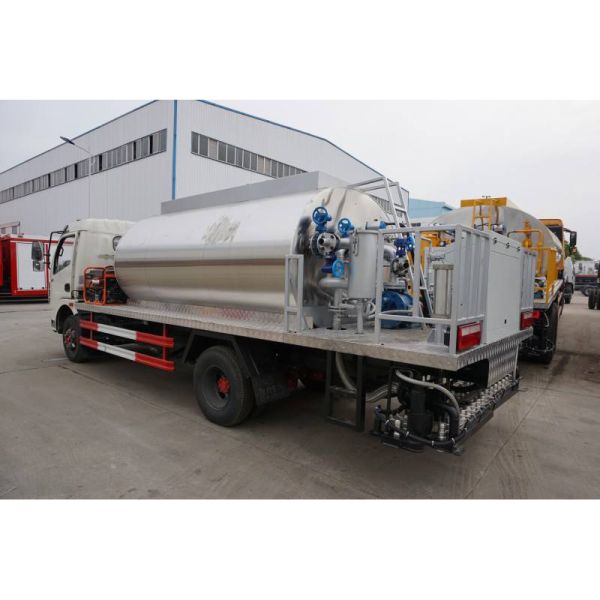 DONGFENG 4x2 Intelligent Asphalt Distributor Truck - Heated Bitumen Sprayer for Road Maintenance