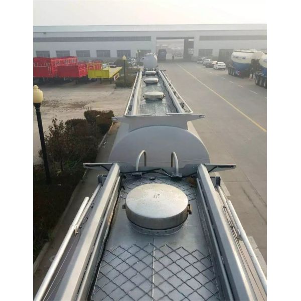 CIMC Tri - Axle Fuel Tanker Truck Semi Trailer 50 - 80 Tons For Carrying Oil