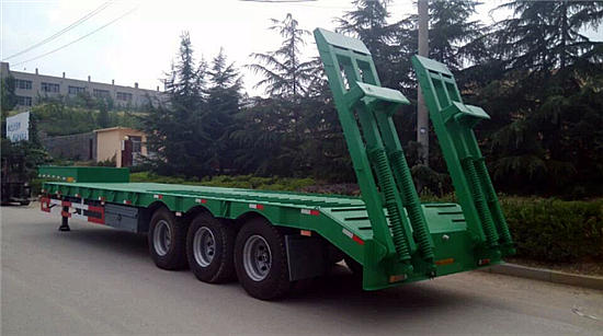 60T Cargo Semi Trailer Truck , Low Loader Semi Trailer With Air Suspension
