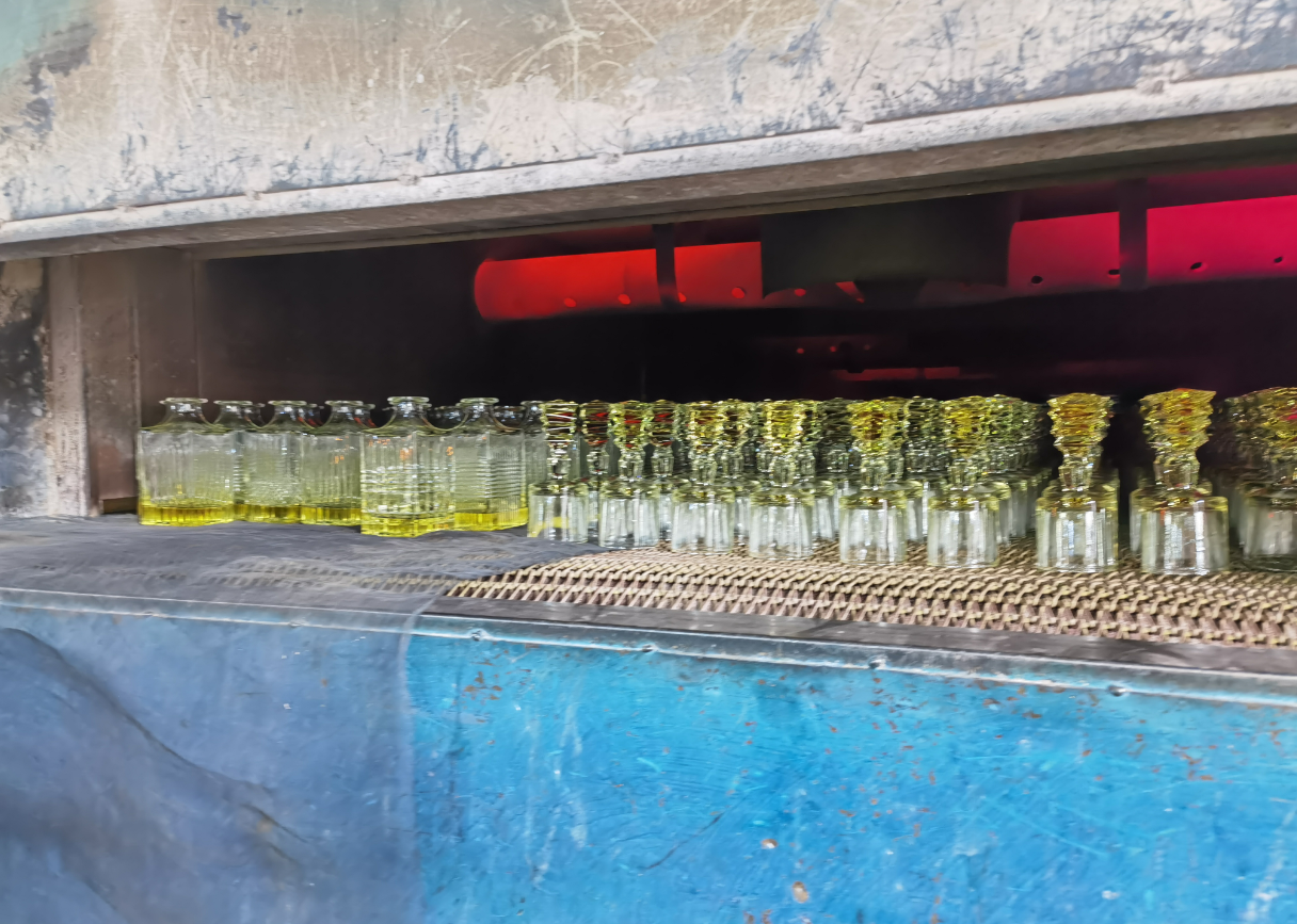 причудливая округлая форма бутылки рома 750ml с бутылкой стекла рома ярлыка металла