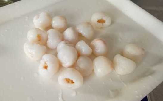 Lychee ( litchi, liechee, liche, lizhi or li zhi, or lichee) in cans