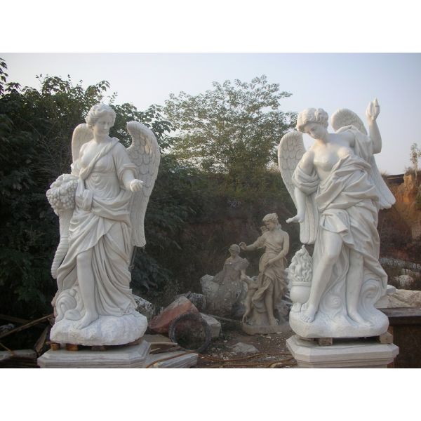 Three Grace lady sculptures