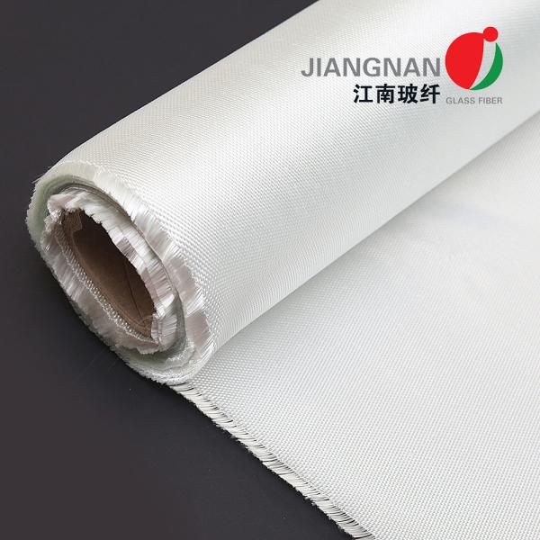 Le satin résistant à la chaleur tissent le tissu en verre 3784 850g de fibre de verre d'E de haute résistance